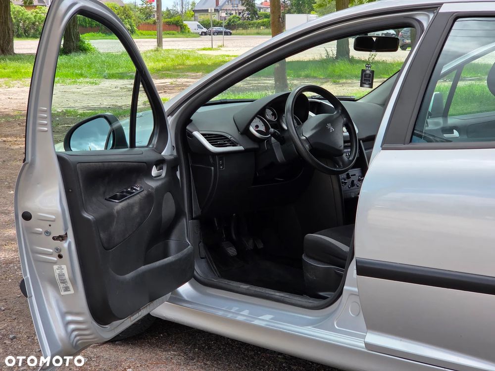 Peugeot 207 1.4 16V Trendy - 10