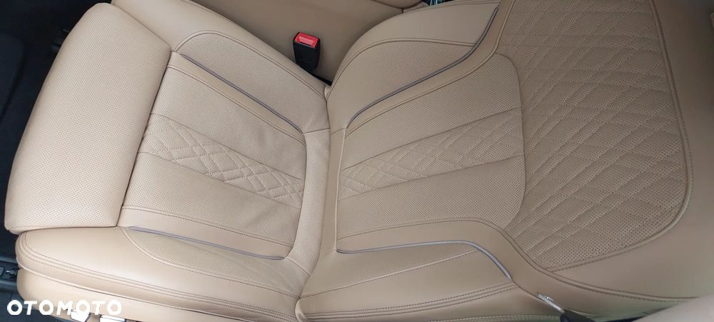 BMW Seria 7 750Li xDrive - 17