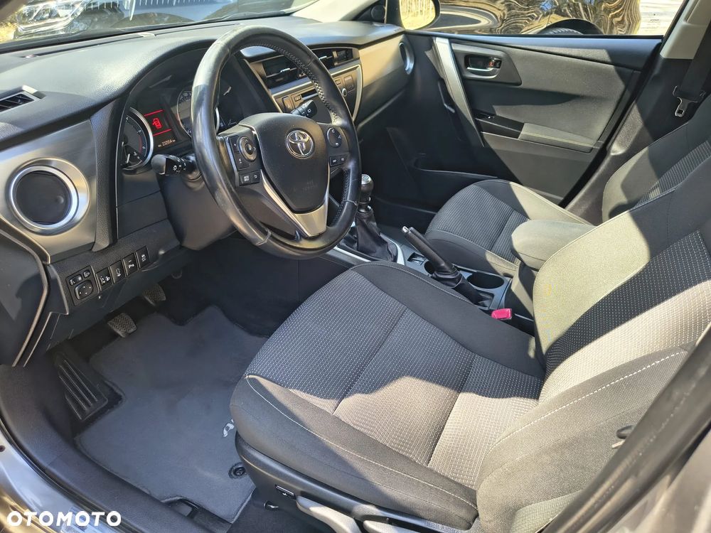 Toyota Auris 2.0 D-4D Executive - 18