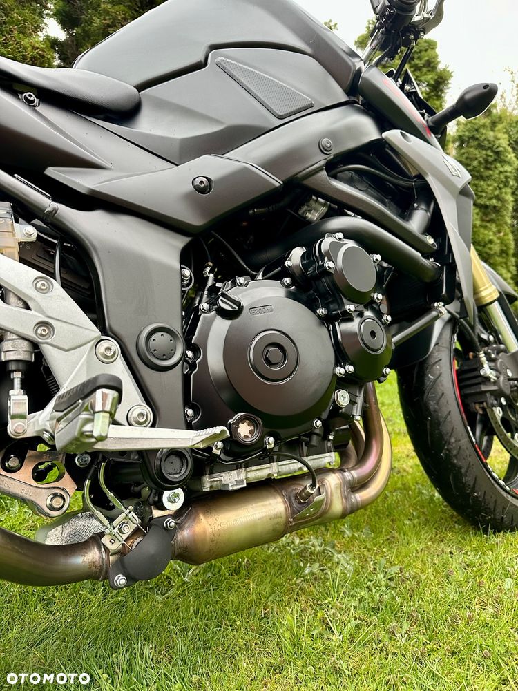 Suzuki GSR - 6