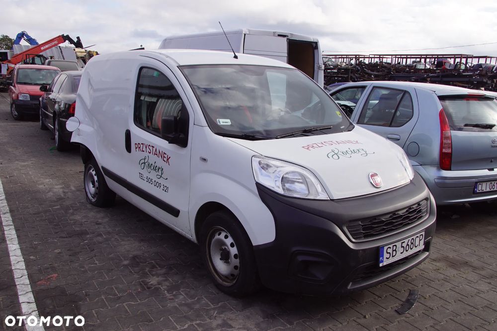 Auto na części - Fiat Fiorino III Lift 1.3 Multijet 80 KM 55283775 55247534 249 2021R Silnik Skrzynia Drzwi Maska Zderzak Błotnik Lampa Lusterko Szyba Klamka Deska Kokpit Sterownik Moduł Czujnik Licznik Kierownica Panel - 2