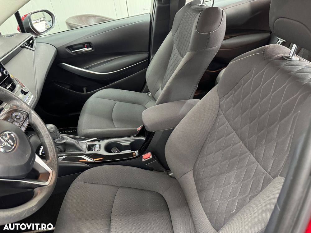 Toyota Corolla Sedan 1.8 HSD Business - 11