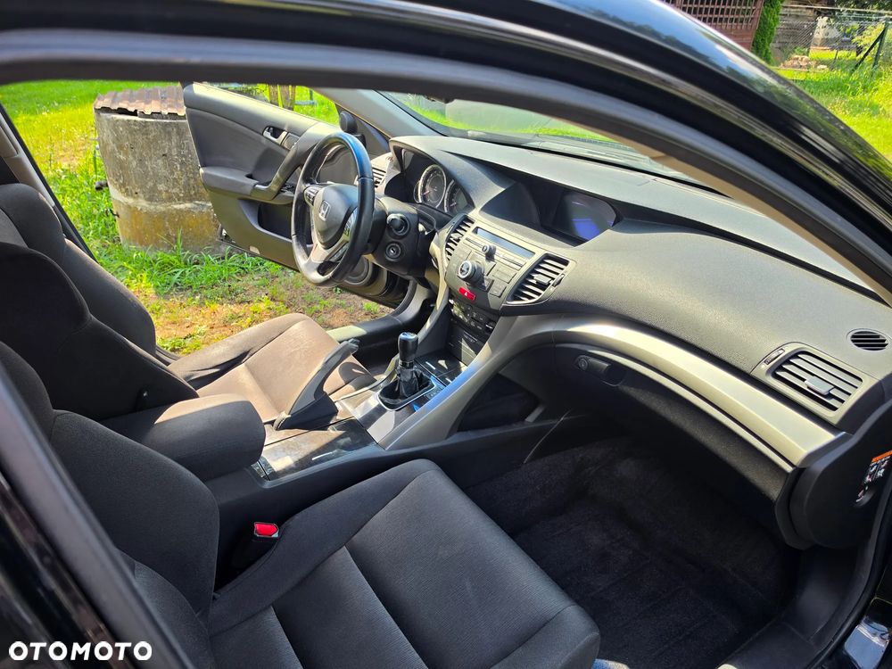 Honda Accord 2.0 Executive Nav - 21