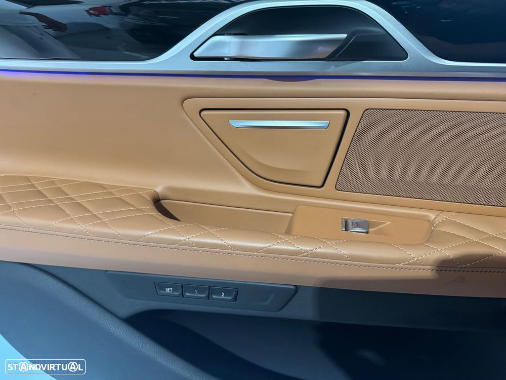 BMW 740 d xDrive Pack M Auto - 28