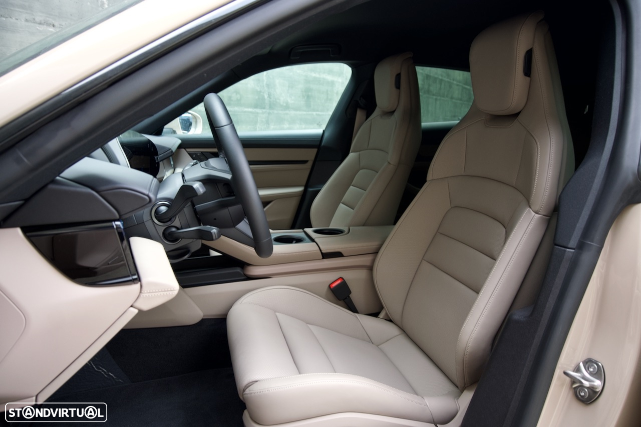 Porsche Taycan Cross Turismo 4S - 11