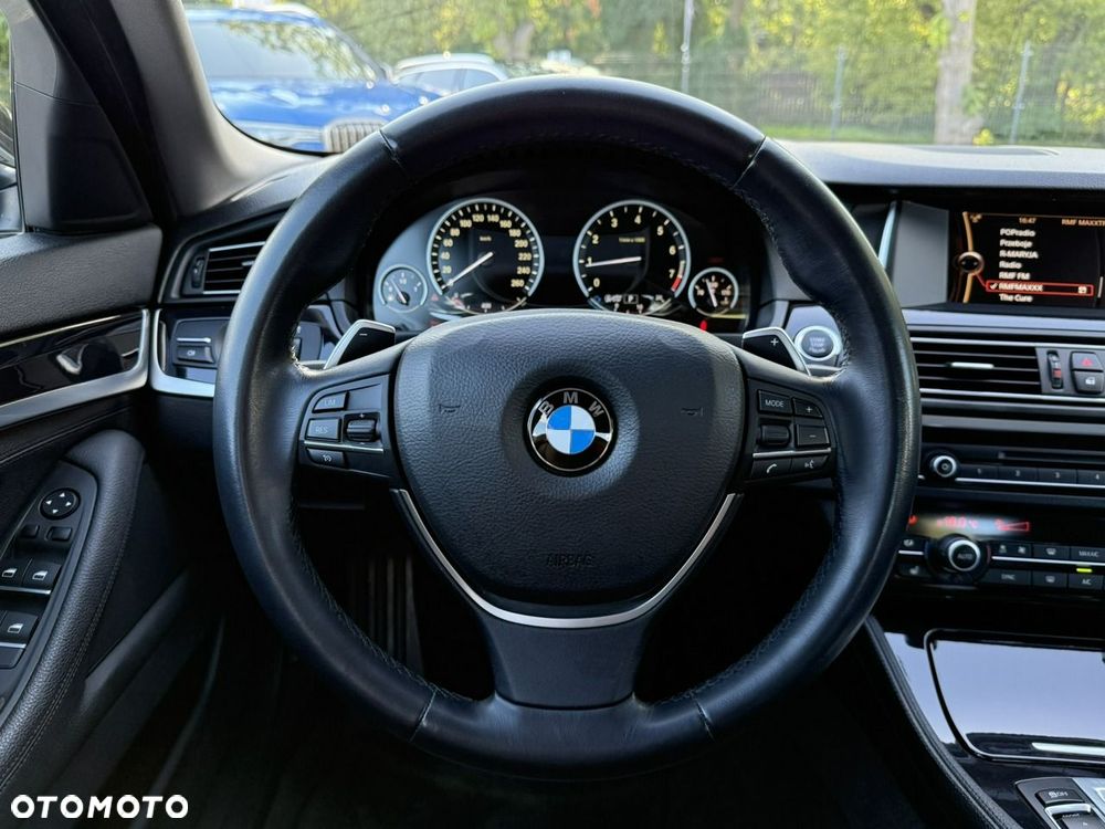 BMW Seria 5 528i Sport-Aut - 21