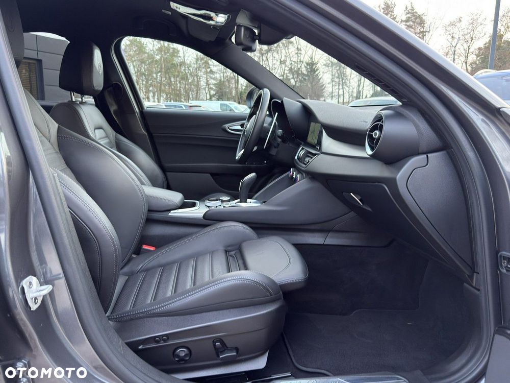 Alfa Romeo Giulia 2.0 Turbo 16V AT8-Q4 Veloce - 23