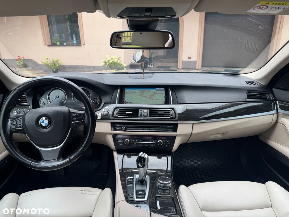 BMW Seria 5 525d Luxury Line - 9