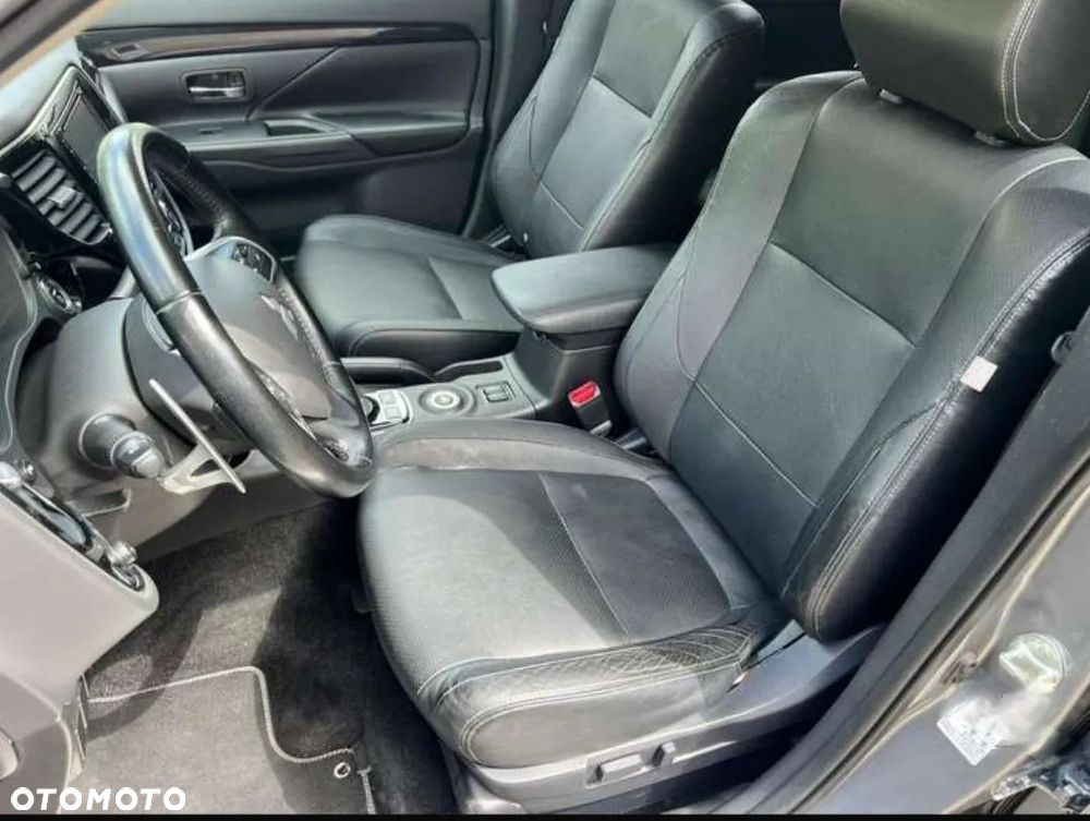 Mitsubishi Outlander 2.0 4WD Top - 28