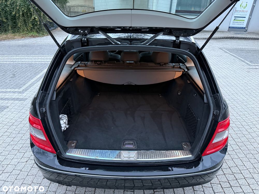 Mercedes-Benz Klasa C 180 T CGI Automatik BlueEFFICIENCY Avantgarde - 9