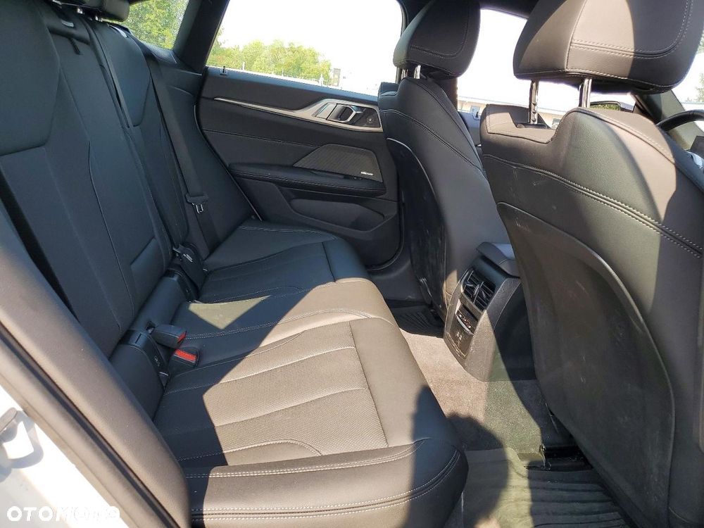 BMW i4 - 8