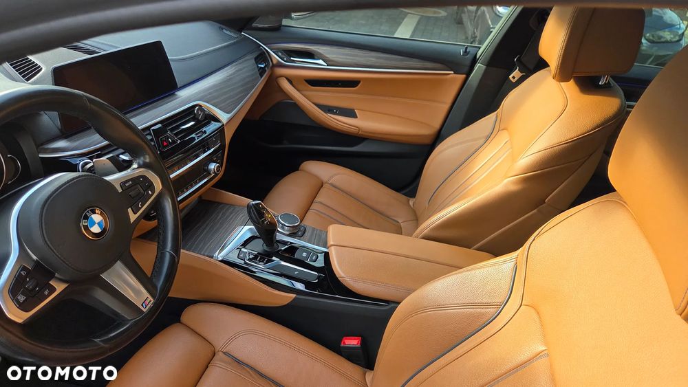 BMW Seria 5 M550i xDrive - 24