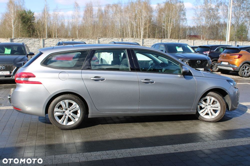 Peugeot 308 - 8