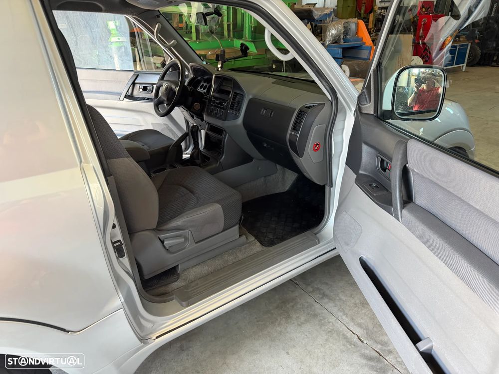 Mitsubishi Pajero 3.2 DI-D GLS - 6