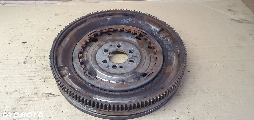 Koło zamachowe VW Caddy III Lift 1.6 TDI 03L105266DA - 4