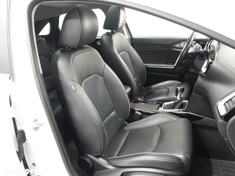 Kia Ceed 1.4 T-GDI OPF Platinum Edition - 27