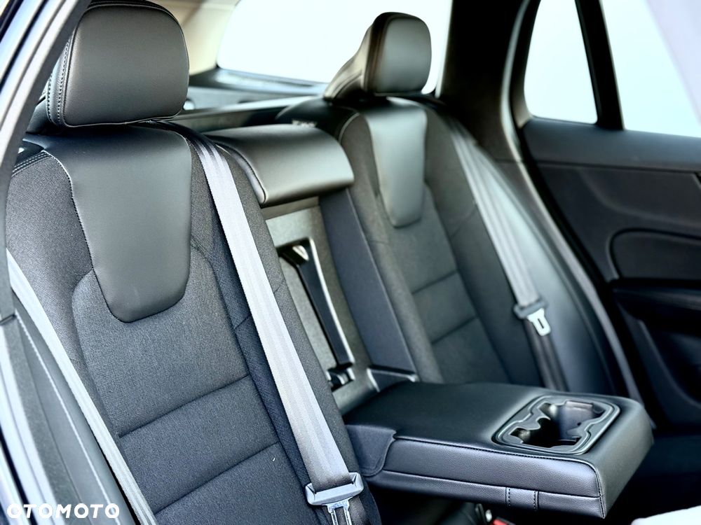 Volvo V60 Cross Country - 35