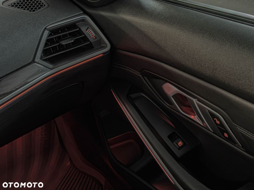 BMW Seria 3 330i xDrive Luxury Line - 18