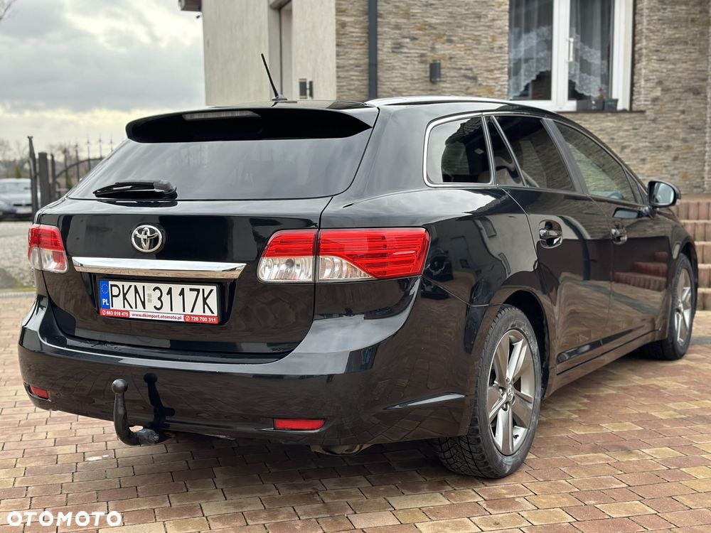 Toyota Avensis 1.8 Premium EU5 - 11