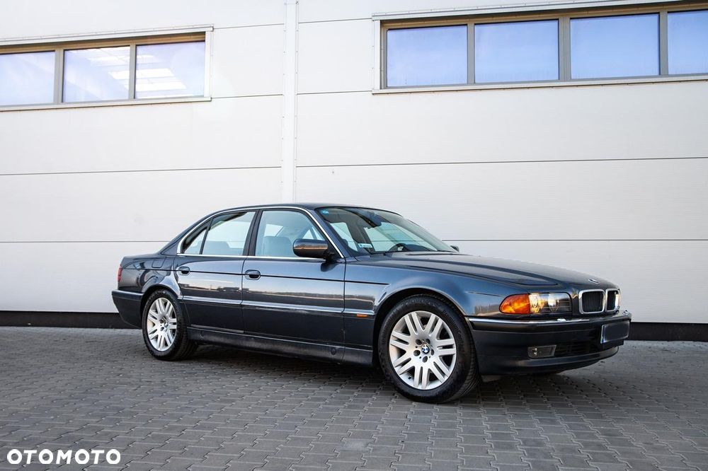 BMW Seria 7 740i V8 - 1