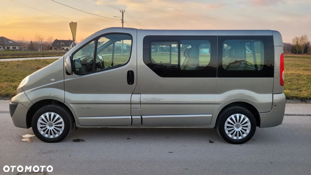 Renault Trafic FAP Grand Passenger Black Edition - 10