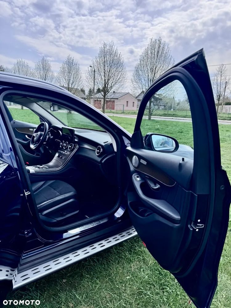 Mercedes-Benz GLC 250 4Matic 9G-TRONIC AMG Line - 23