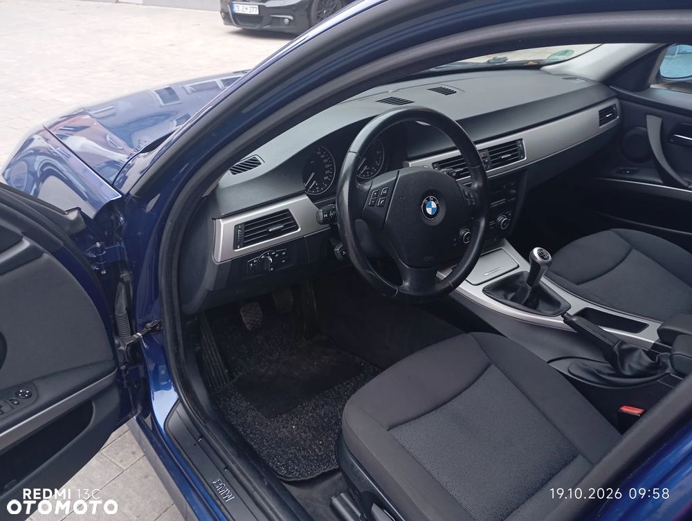 BMW Seria 3 318i - 13