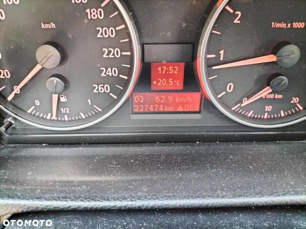 BMW Seria 3 320i - 10