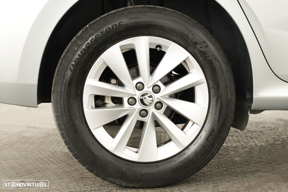 Skoda Kamiq 1.0 TSI DSG — fotografia 5