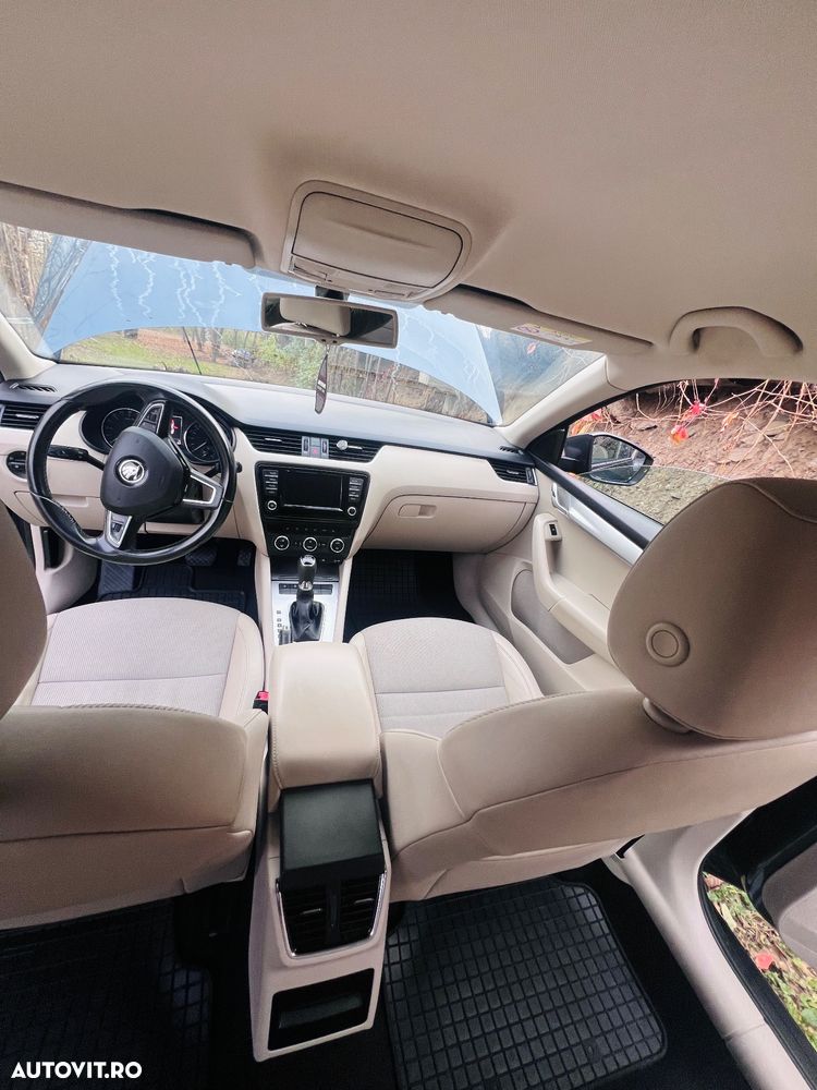 Skoda Octavia 2.0 TDI DSG Style - 6