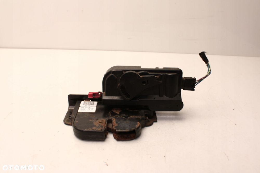 mercedes vito w639 lift 10r- zamek klapy bagażnika tył tylny a6397401535 - 3