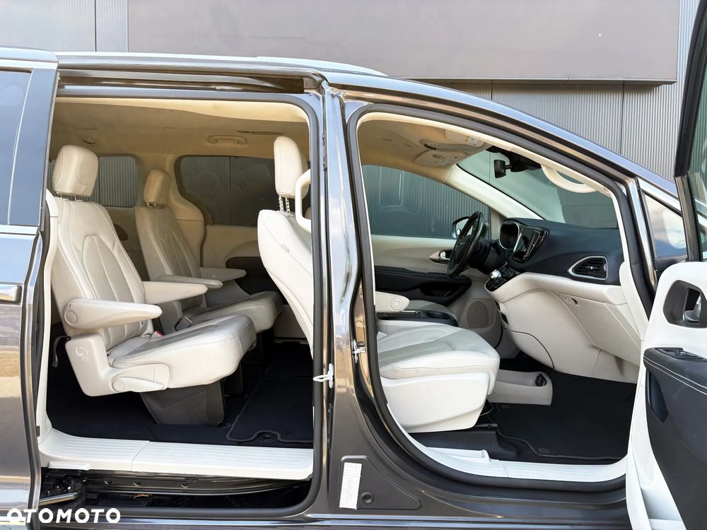 Chrysler Pacifica - 15