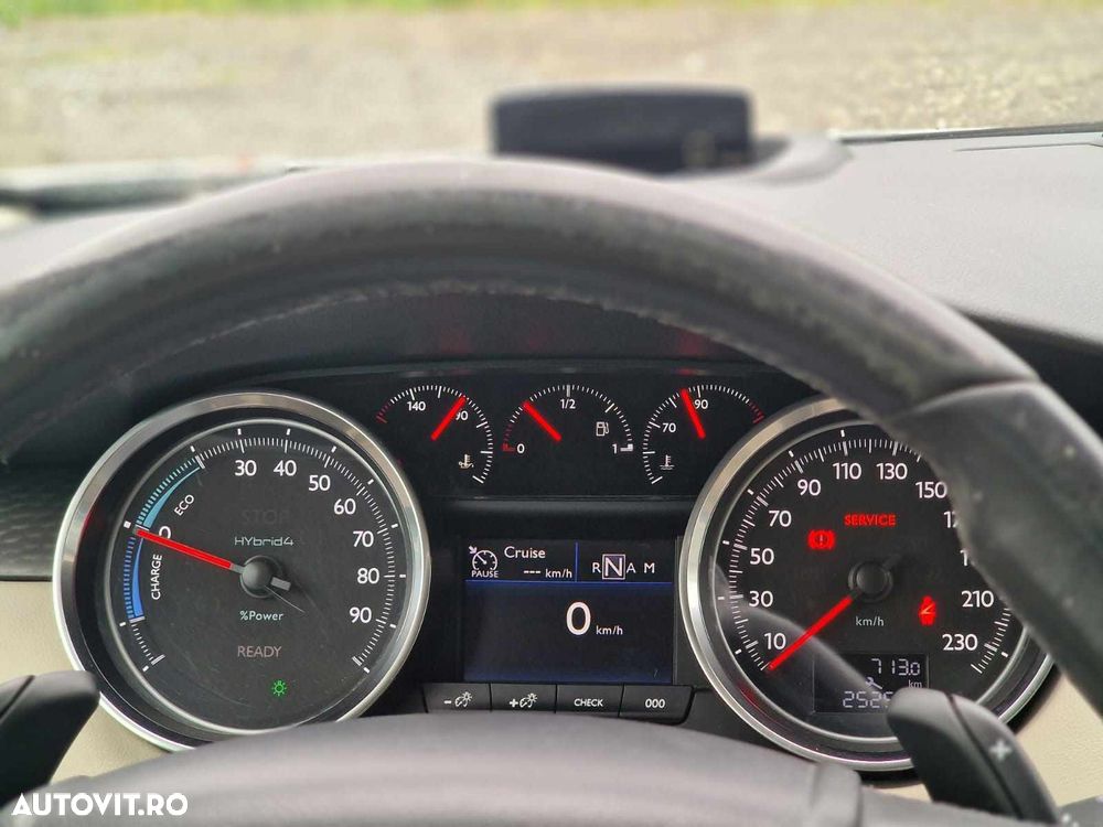 Peugeot 508 RXH Hybrid4 - 16