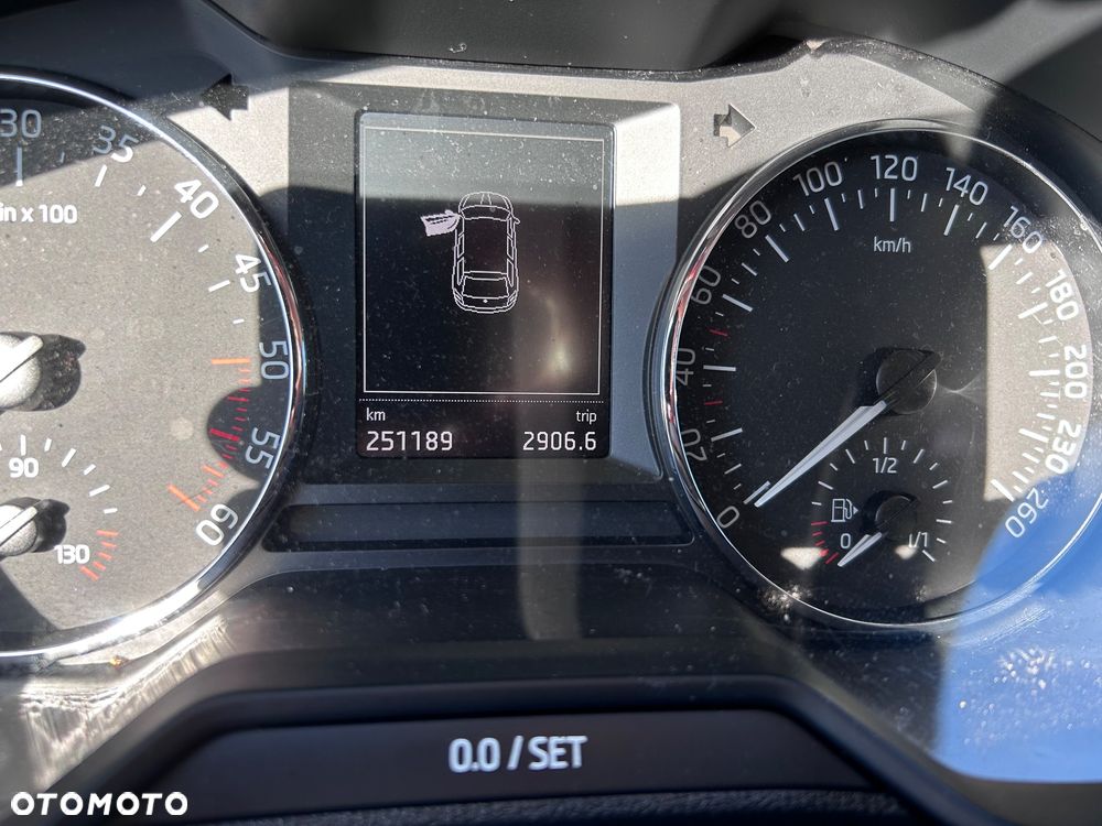 Skoda Octavia 1.6 TDI DPF DSG Elegance - 8