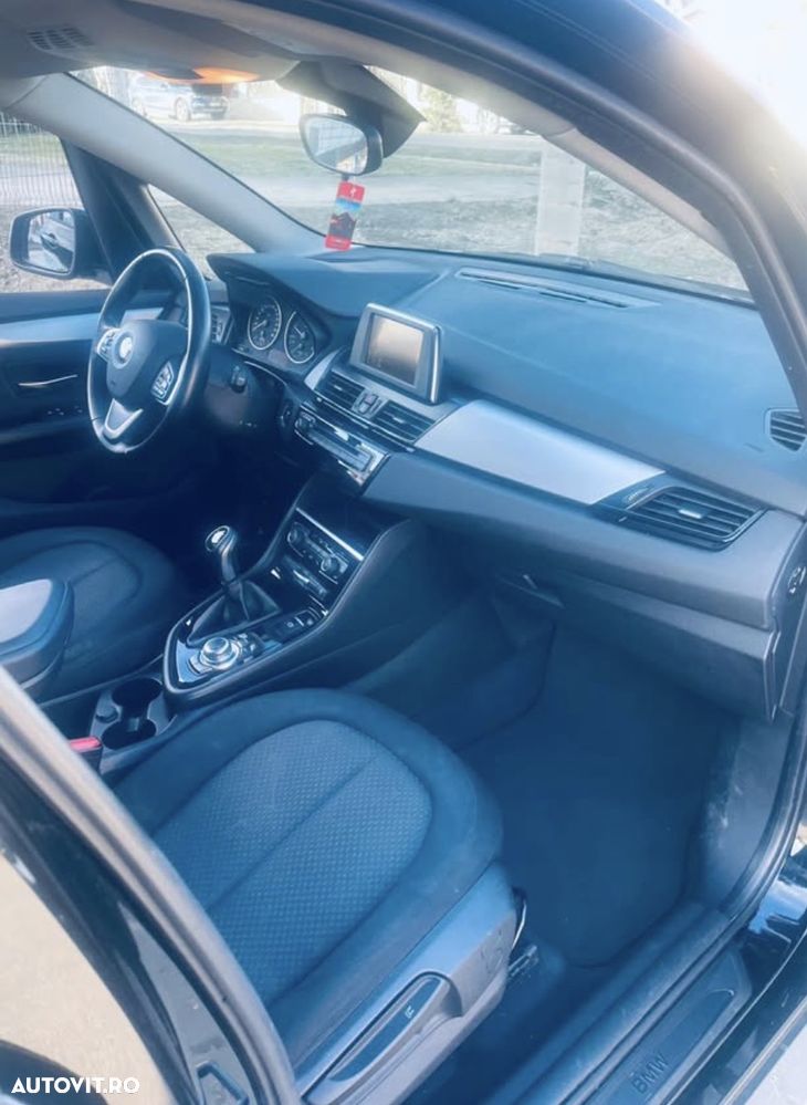 BMW Seria 2 218d - 7