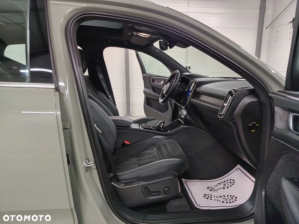Volvo XC 40 B4 Plus Dark - 28