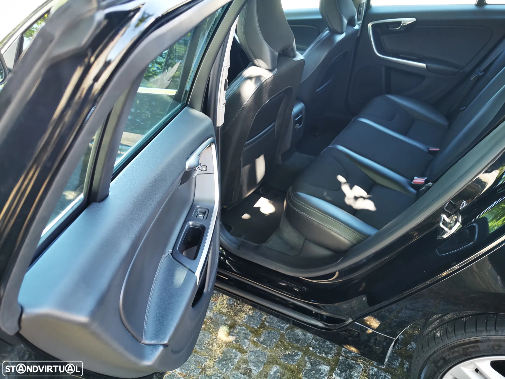 Volvo V60 2.4 D6 Momentum AWD Phev - 11