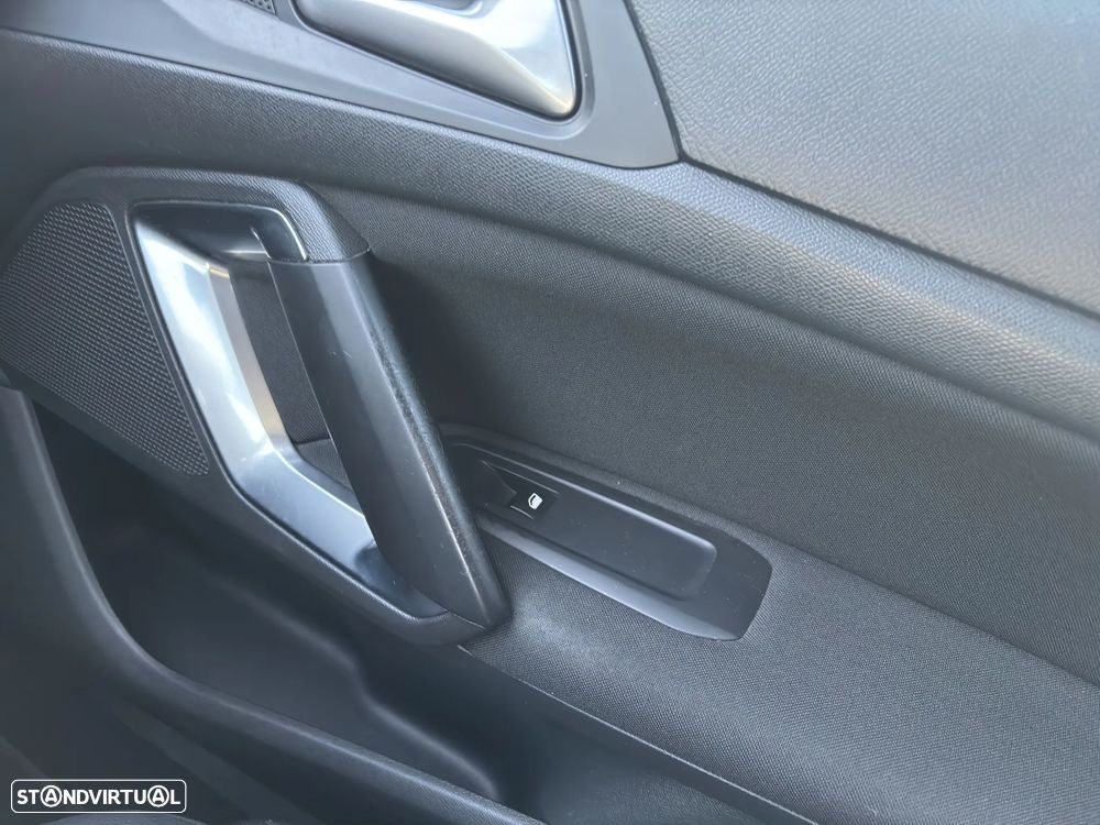 Peugeot 308 1.6 BlueHDi Style J17 - 17