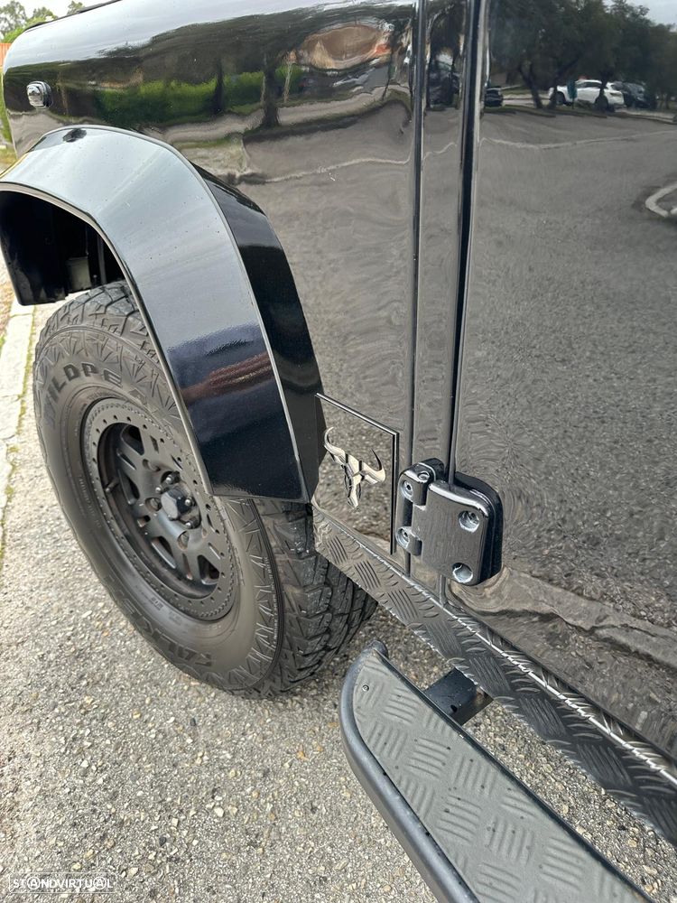 Land Rover Defender - 17