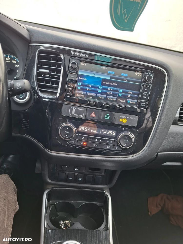 Mitsubishi Outlander 2.0 4WD Top - 19