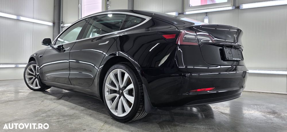 Tesla Model 3 - 10