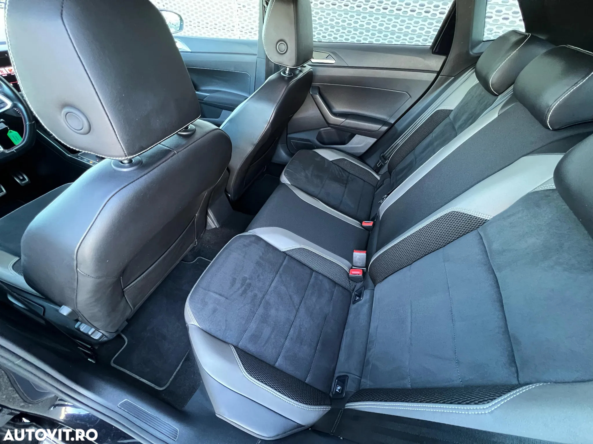 Volkswagen Polo 2.0 TSI DSG GTI - 12
