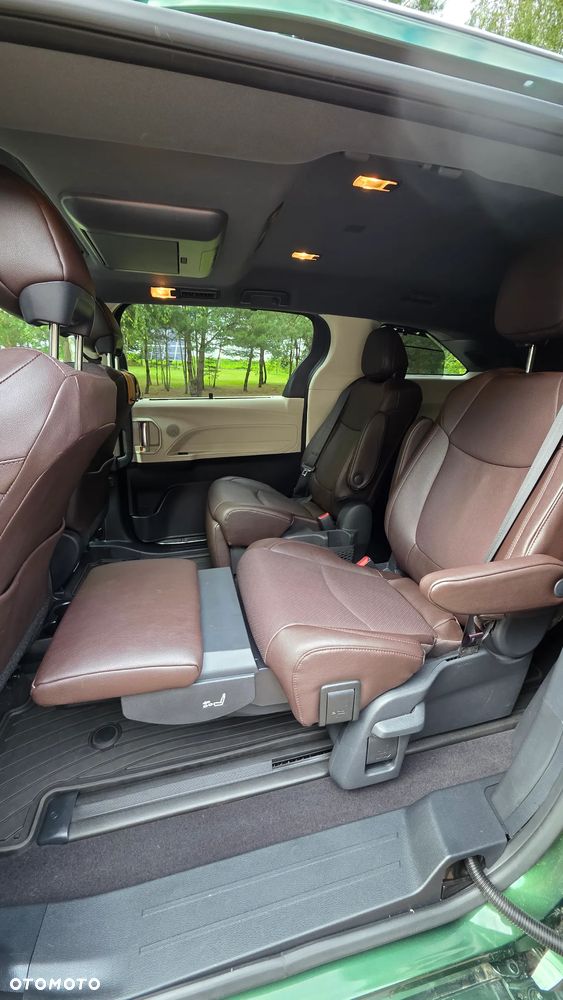 Toyota Sienna - 6