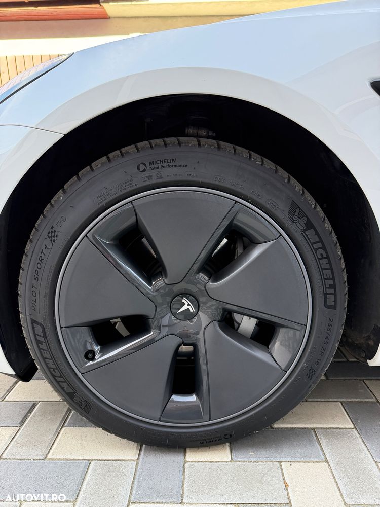 Tesla Model 3 Langstreckenbatterie Allradantrieb Dual Motor - 39