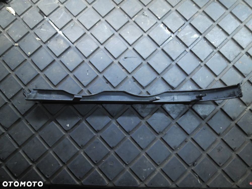 BMW E46 LISTWA PODREFLEKTOROWA PRAWA CZARNA 51138208482 - 2