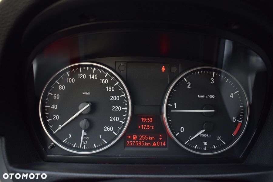 BMW Seria 3 318d DPF Edition Lifestyle - 15