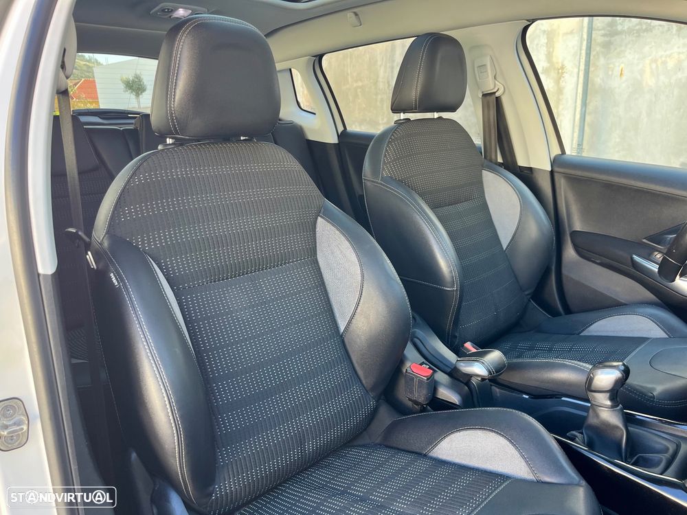 Peugeot 2008 1.2 PureTech Style - 22