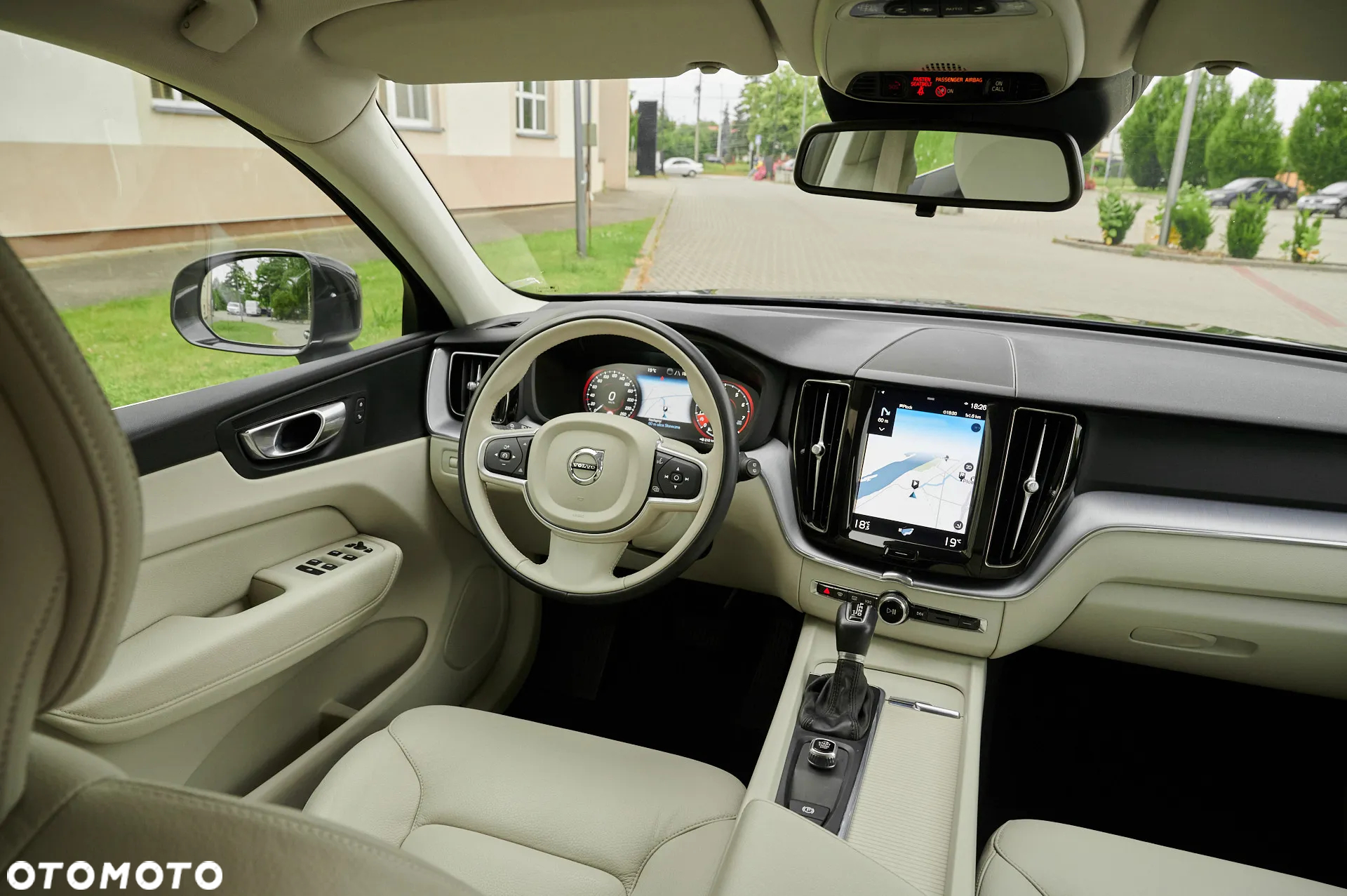 Volvo XC 60 T4 Momentum Pro - 33