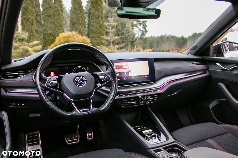 Skoda Octavia 2.0 TDI DSG 4x4 RS Plus - 24