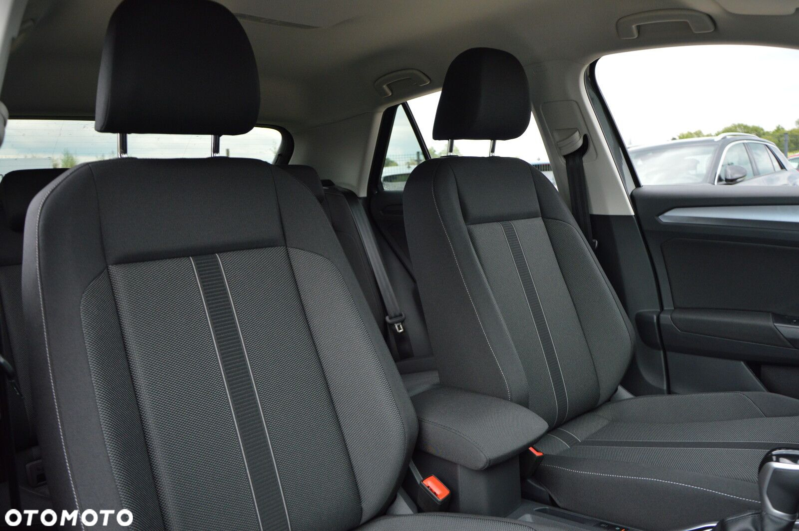 Volkswagen T-Roc - 19